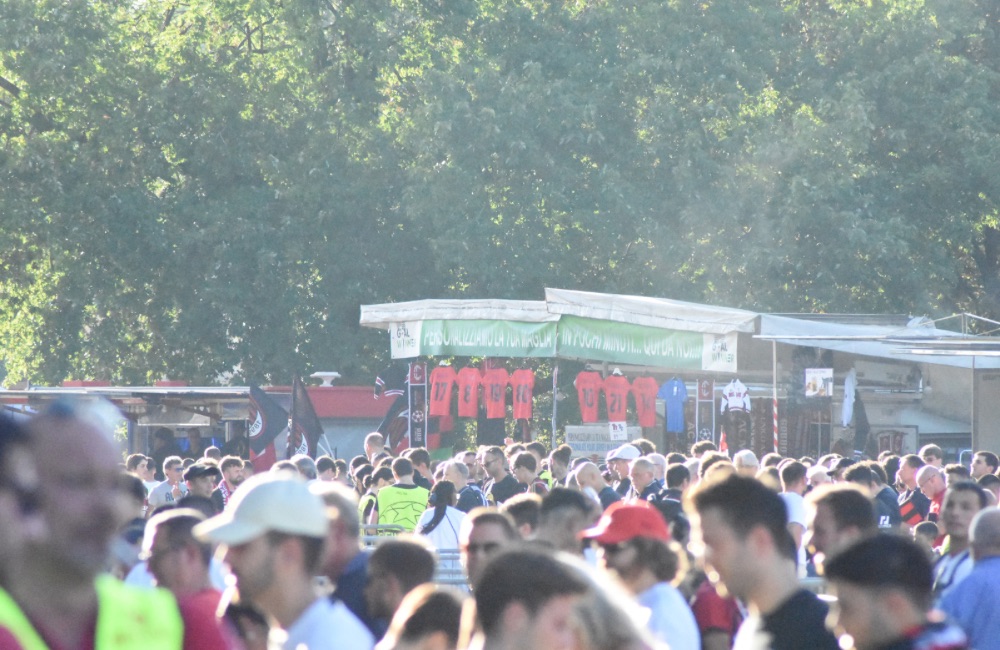 Tifosi fuori da San Siro - MilanPress, robe dell'altro diavolo