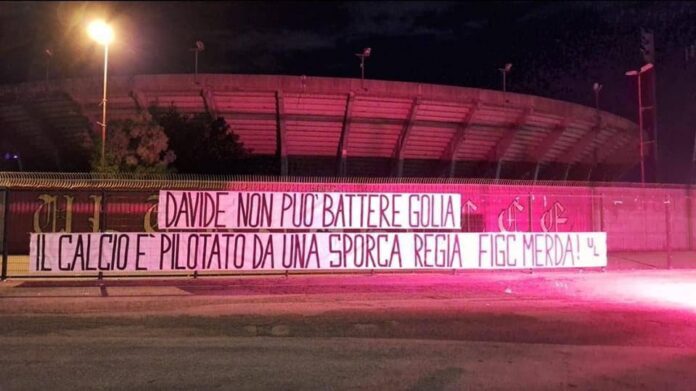 Striscione Ultras Lecce contro pareggio Milan