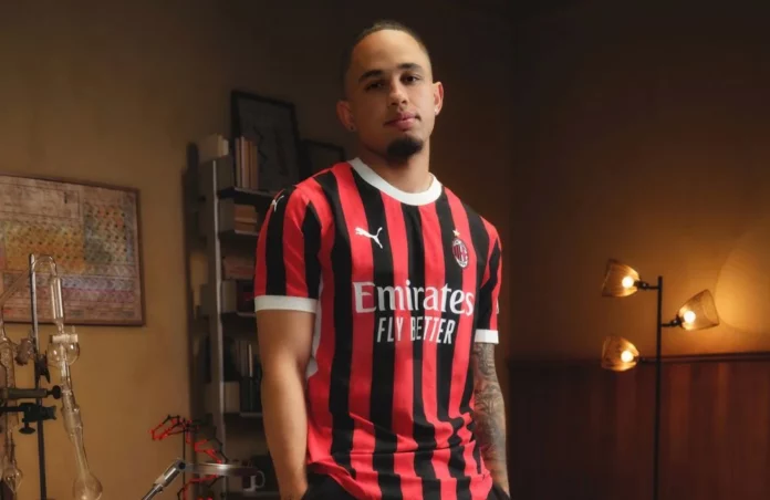 Milan: Noah Okafor e la prima maglia per la stagione 2024/25 (Photo via AC Milan)