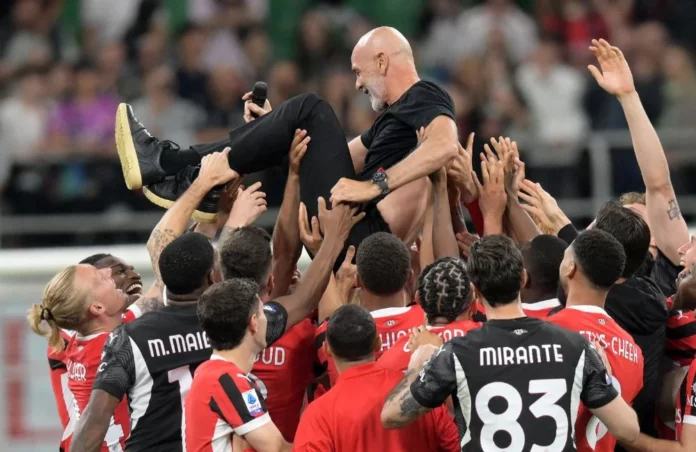 Milan: la squadra celebra Stefano Pioli (Photo Credit: Agenzia Fotogramma)