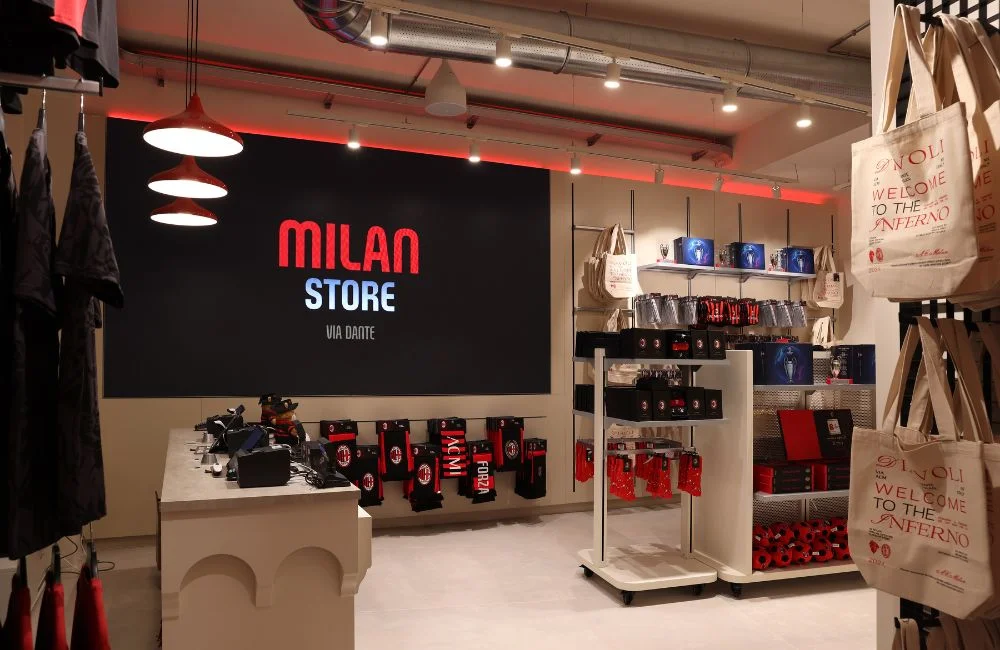 Il nuovo Milan Store in via Dante (Photo via AC Milan)