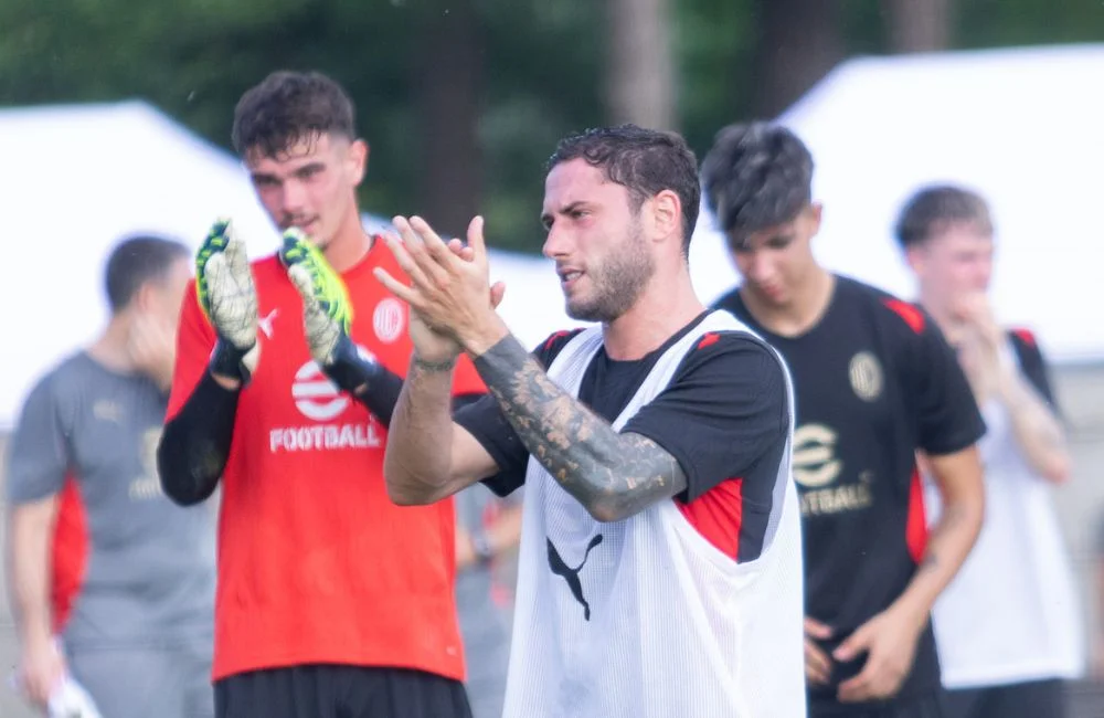 Milan: Davide Calabria, Noah Raveyre - MilanPress, robe dell'altro diavolo