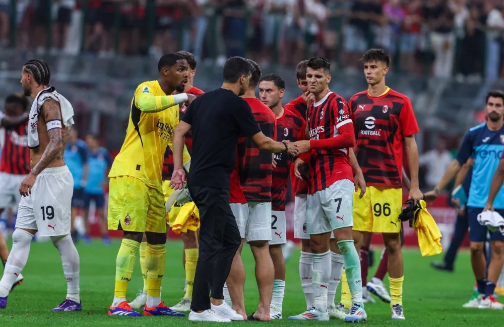 Milan: Theo Hernandez, Mike Maignan, Paulo Fonseca, Davide Calabria, Alvaro Morata, Lorenzo Torriani (Photo Credit: Agenzia Fotogramma)