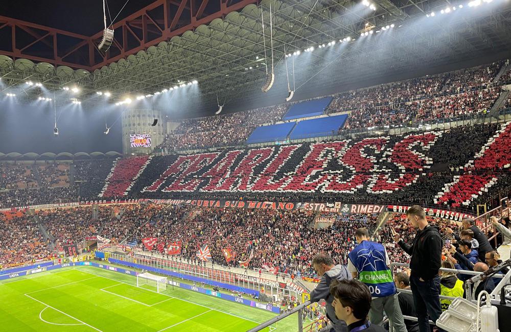 Striscione Curva Sud pre Milan-Liverpool - MilanPress.it, Robe dell'altro Diavolo